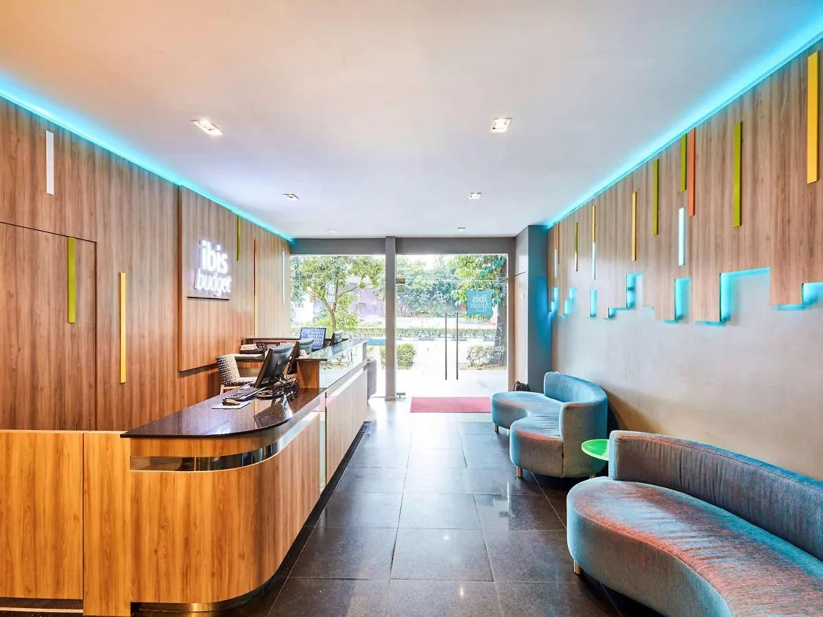 Ibis Budget Singapore Bugis 2*,