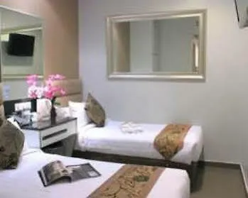 Ibis Budget Singapore Bugis 2*,