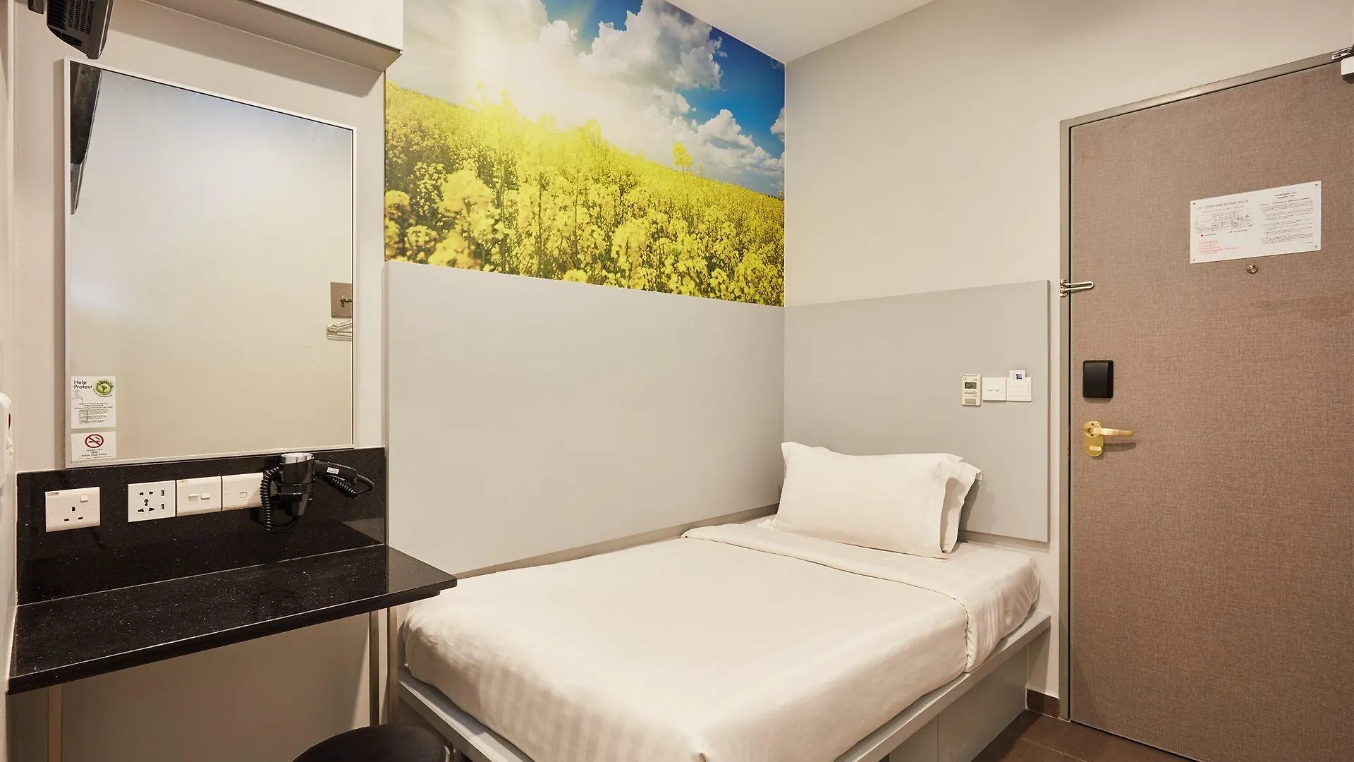 ** Hotel Ibis Budget Singapore Bugis Singapore